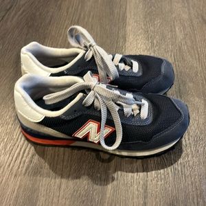 Boys new balance size one 515 sneakers